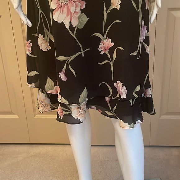 Two piece flower dress and jacket - Picture 7 of 10